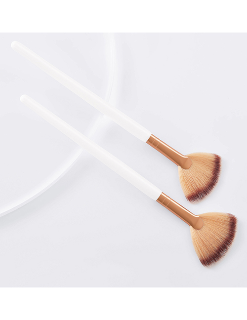 Fashion White 2 Fan-shaped Makeup Brushes