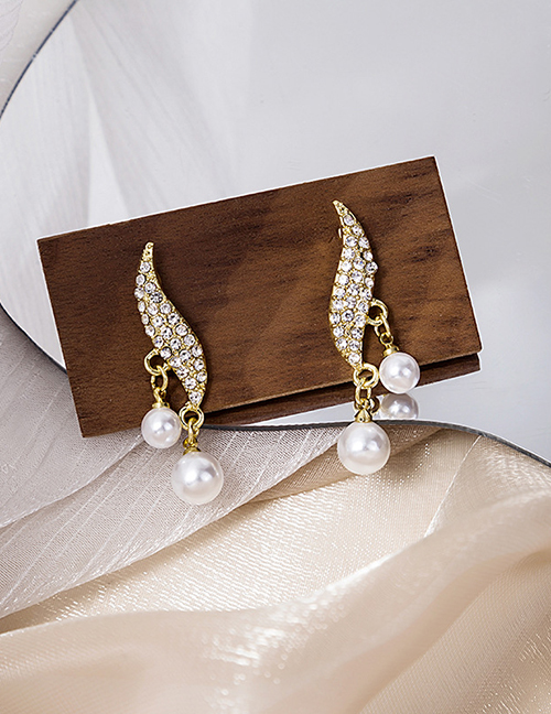 Fashion Gold Alloy Diamond Pearl Geometric Stud Earrings