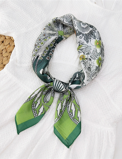 Fashion Love Four-leaf Flower Green Imitation Silk Printing Contrast Small Square Scarf