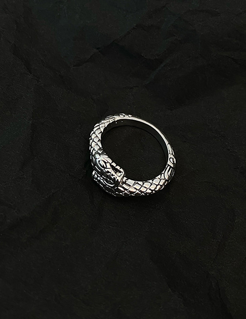 Fashion Cross Section Serpentine Winding Ring