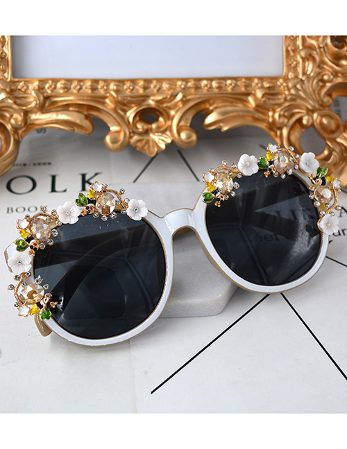 Fashion Black Carved Sunglasses