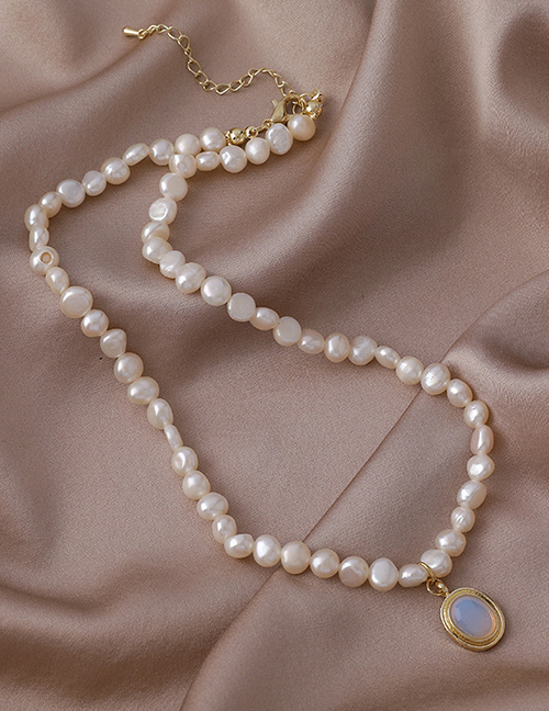 Fashion Pearl Irregular Pearl Round Necklace