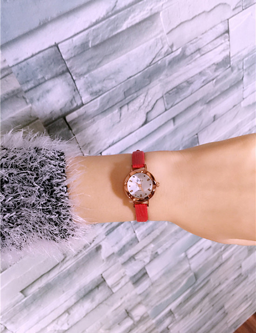 Fashion Red Belt Alloy Round Dial Watch