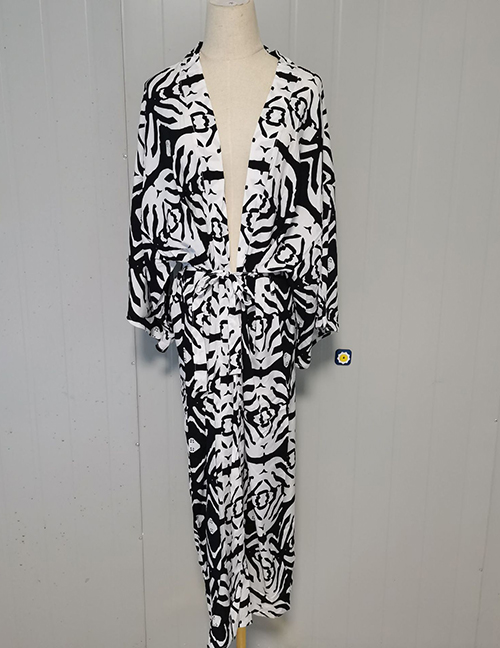 Fashion Black And White Flowers Polyester Printed Sunscreen Cardigan