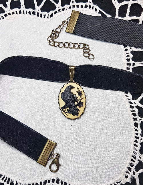 Fashion Gold Alloy Geometric Crow Velvet Necklace