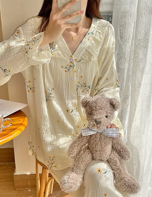 Fashion V-neck Pinwheel Chrysanthemum Cotton Long-sleeved Double Gauze Print Pajama Set