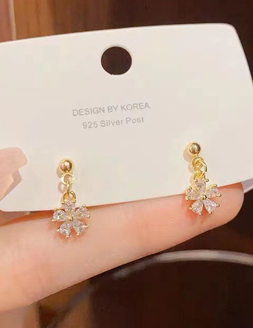 Fashion Gold Alloy Inlaid Zirconium Flower Earrings
