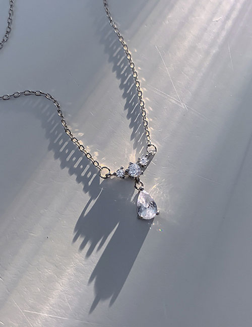 Fashion Silver Metal Drop Diamond Necklace