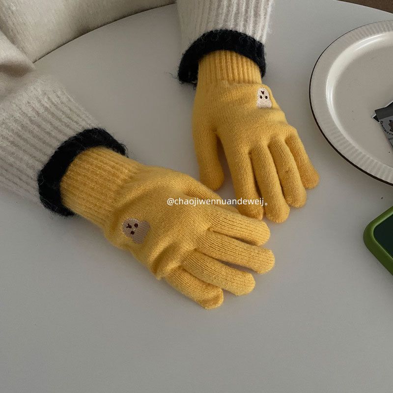 Fashion Yellow Embroidered Bear Five-pointer Knitted Gloves