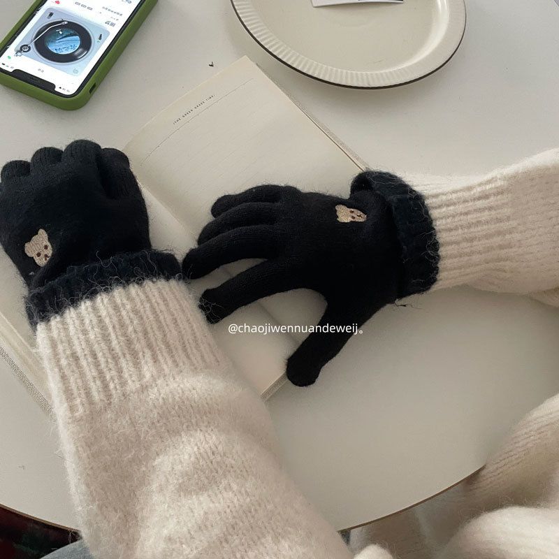 Fashion Black Embroidered Bear Five-pointer Knitted Gloves