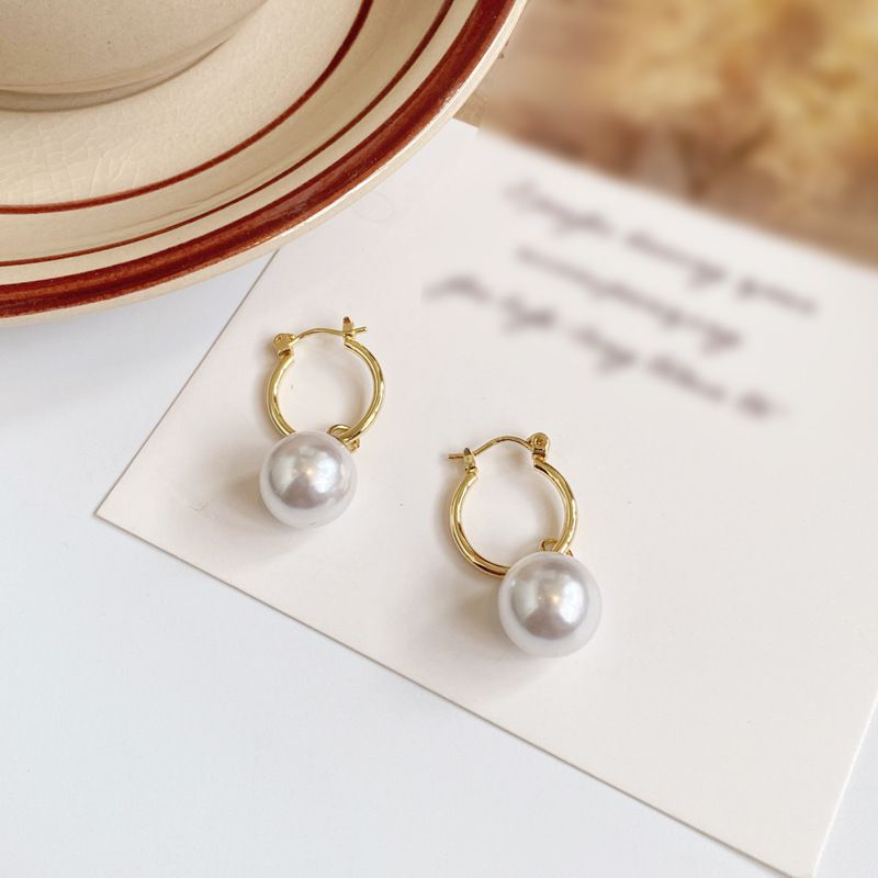 Fashion Pair Of Pearl Earrings Alloy Pearl Earrings