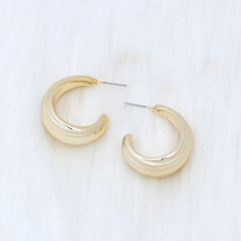 Fashion Electroplating Level Wide C-gold Acrylic Geometric C-shaped Earrings