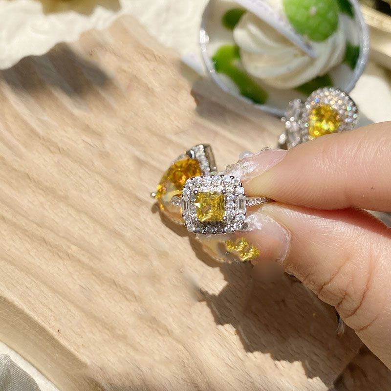 Fashion Sri Lanka Yellow Diamond Y Style Metal Diamond Geometric Ring