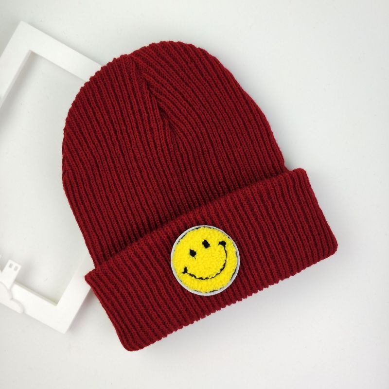 Fashion Maroon Red Smiley Face Patch Knitted Beanie