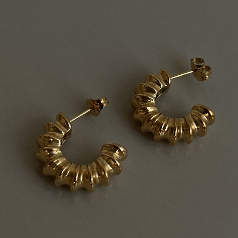 Fashion Gold Titanium Steel Gear C-shaped Earrings
