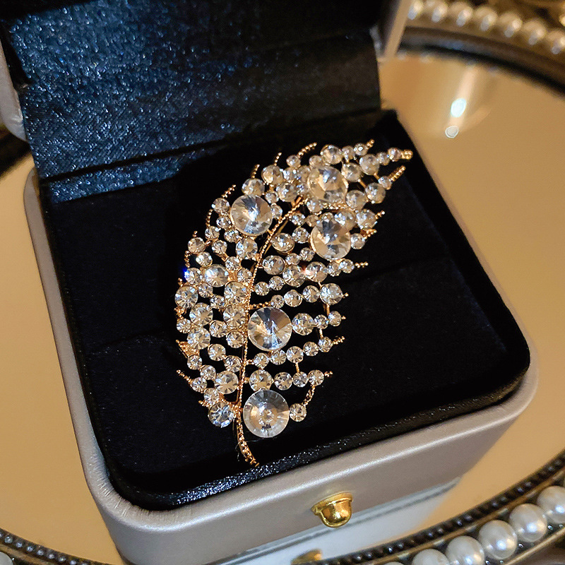 Fashion Brooch - Gold Geometric Diamond Leaf Brooch