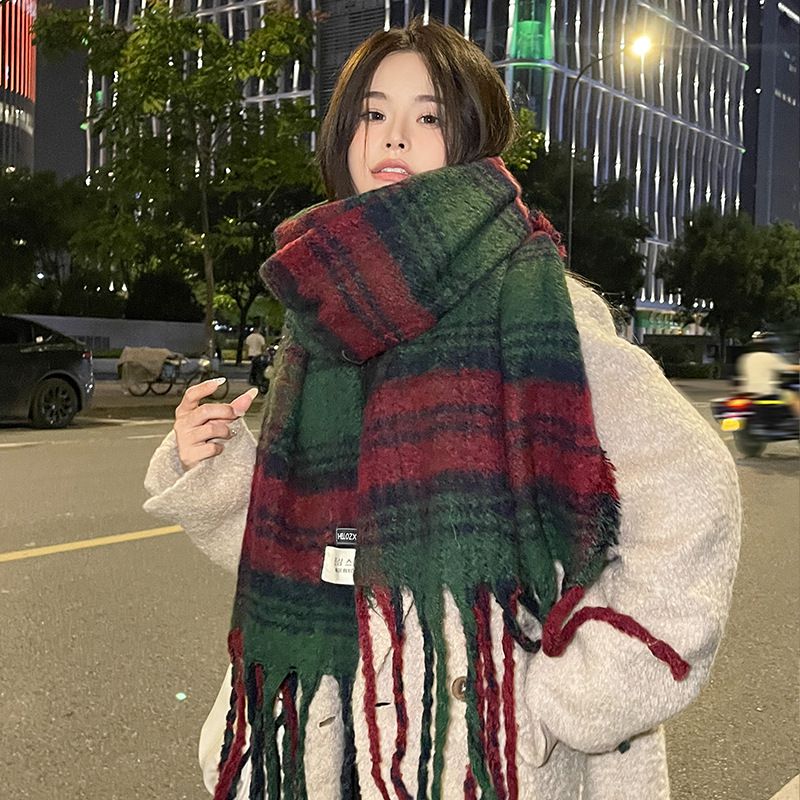 Fashion Green Cotton Polyester Printed Patch Fringed Scarf