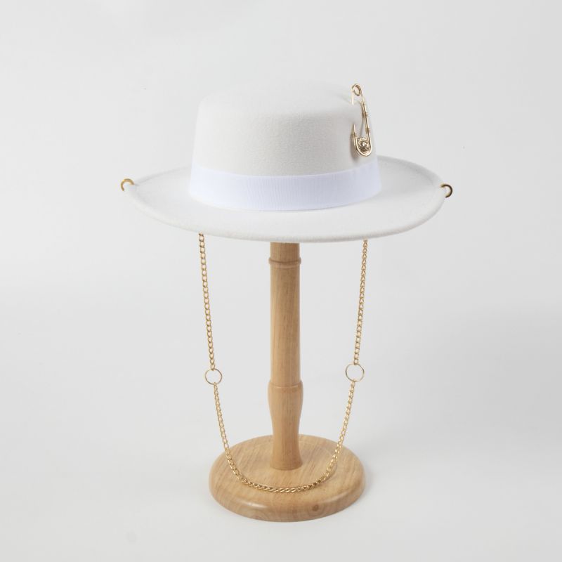 Fashion C009 Is Shown In White Flower Pin Chain Flat Jazz Hat