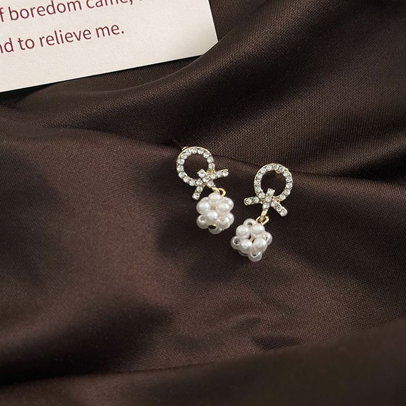 Fashion Gold Alloy Diamond Pearl Grape Stud Earrings