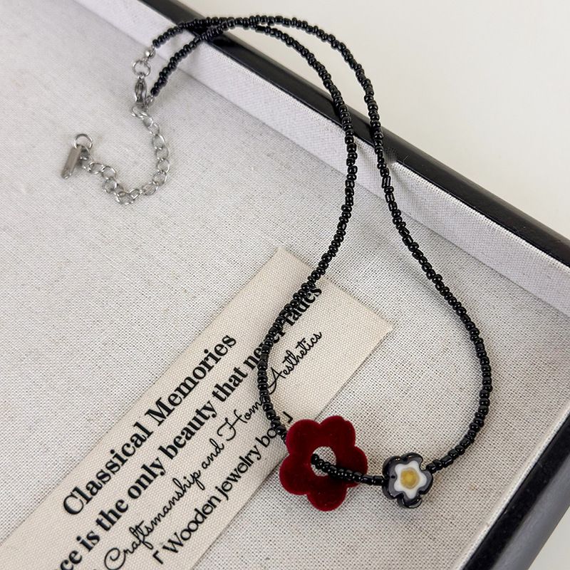 Fashion C Black Beaded Necklace Geometric Beaded Velvet Small Flower Necklace