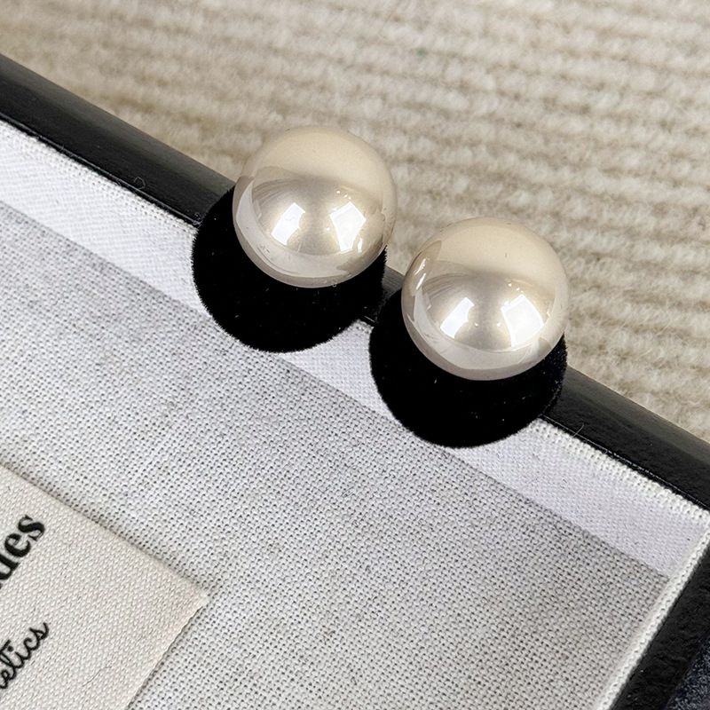 Fashion Black Flocked Contrast Pearl Earrings