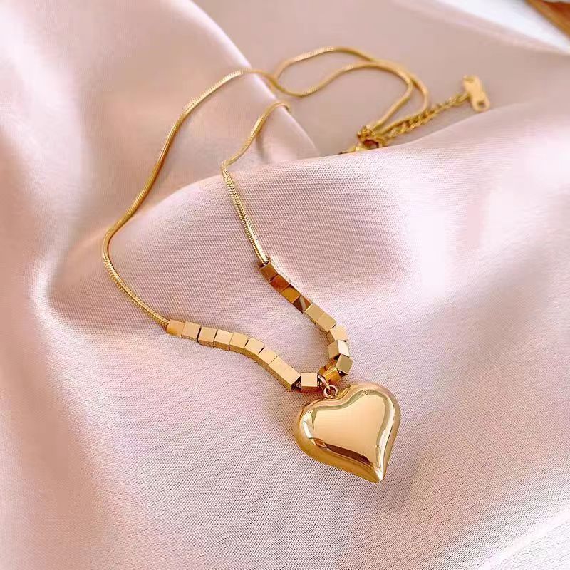 Fashion Golden Heart Stainless Steel Geometric Square Beaded Love Necklace  Stainless Steel