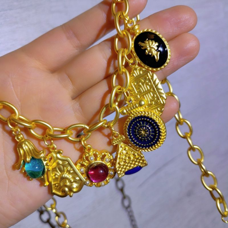 Fashion Gold Metal Geometric Glass Medallion Necklace