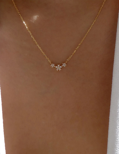 Fashion Gold Alloy Diamond Petal Necklace