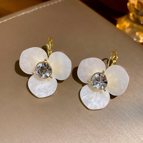 Fashion Gold-white Copper And Diamond Floral Mother-of-fatilla Earrings