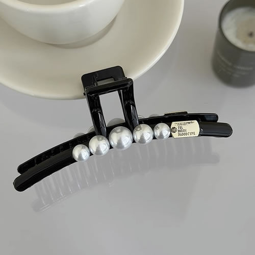 Fashion Black Acrylic Pearl Clip