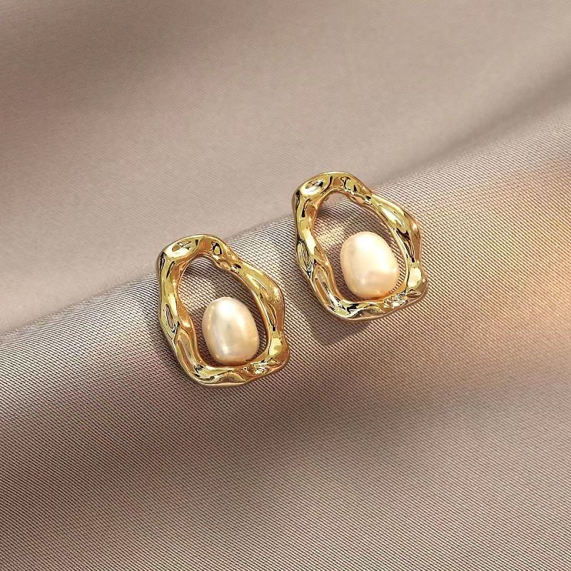 Fashion Gold Pure Copper Pearl Irregular Stud Earrings