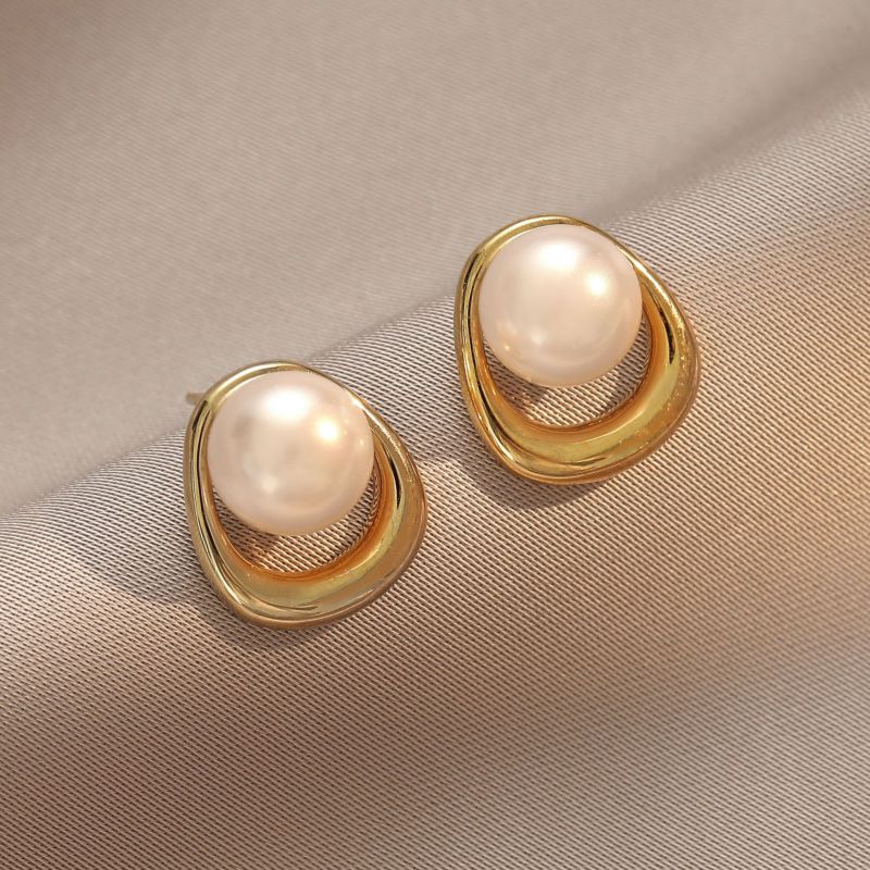 Fashion Gold Pure Copper Pearl Geometric Stud Earrings