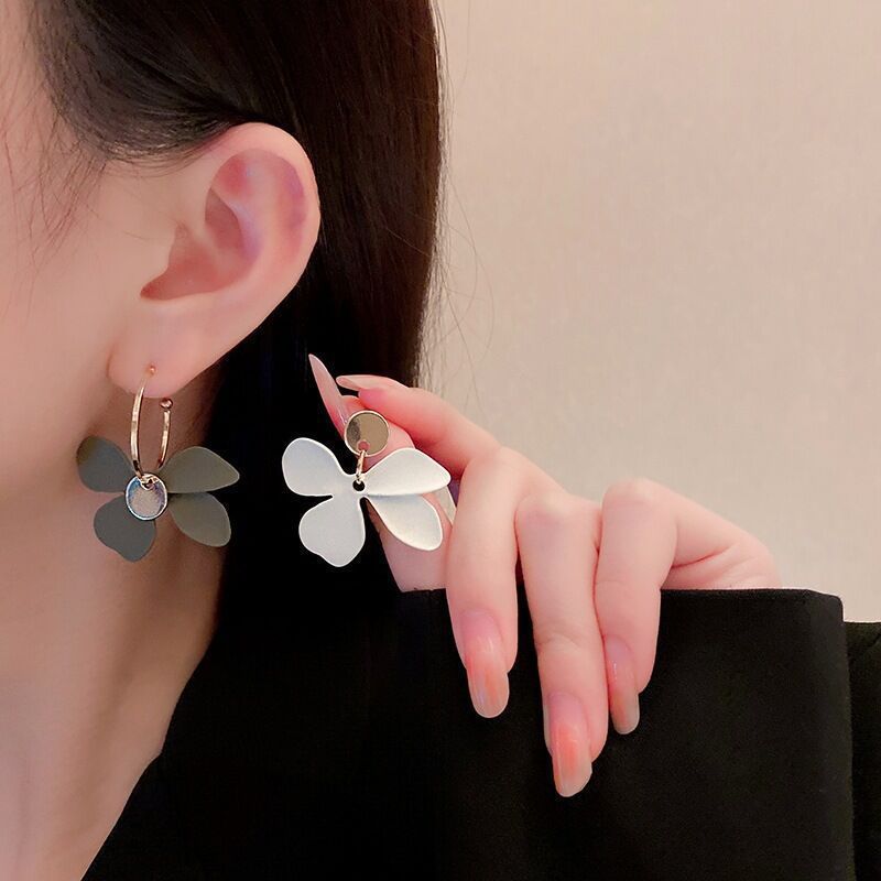 Fashion #2 Gray + White Alloy Flower Asymmetric Stud Earrings