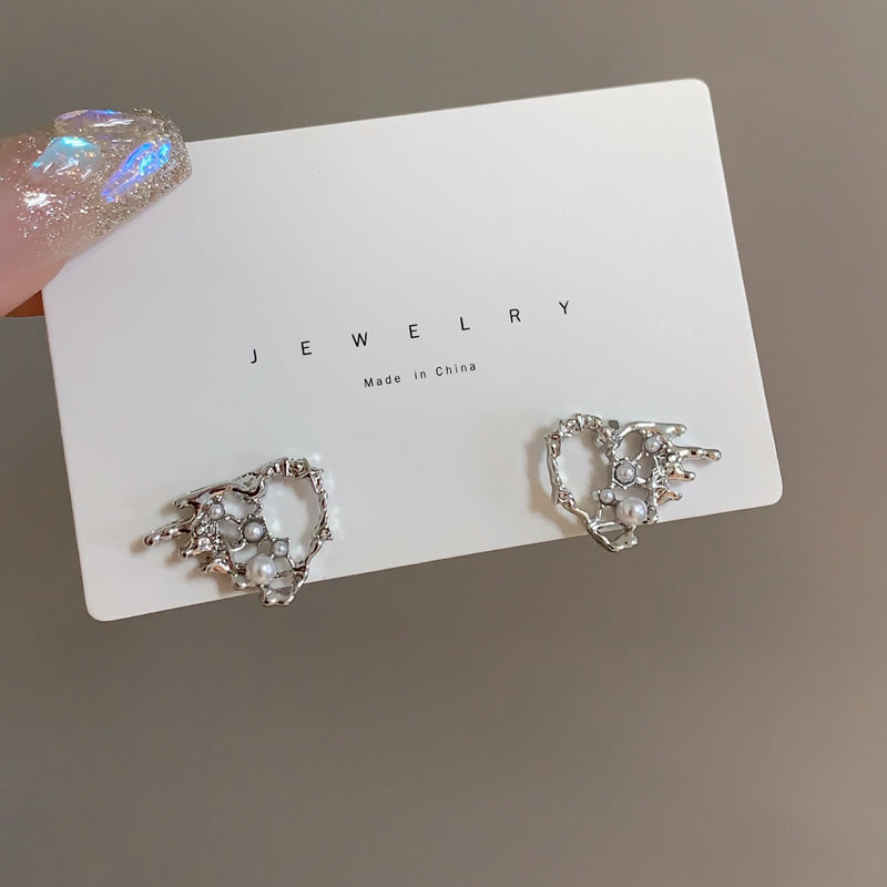 Fashion Silver Alloy Diamond And Pearl Heart Stud Earrings