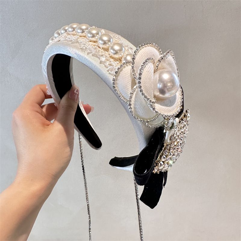 Fashion White Geometric Diamond-studded Floral Pearl Headband
