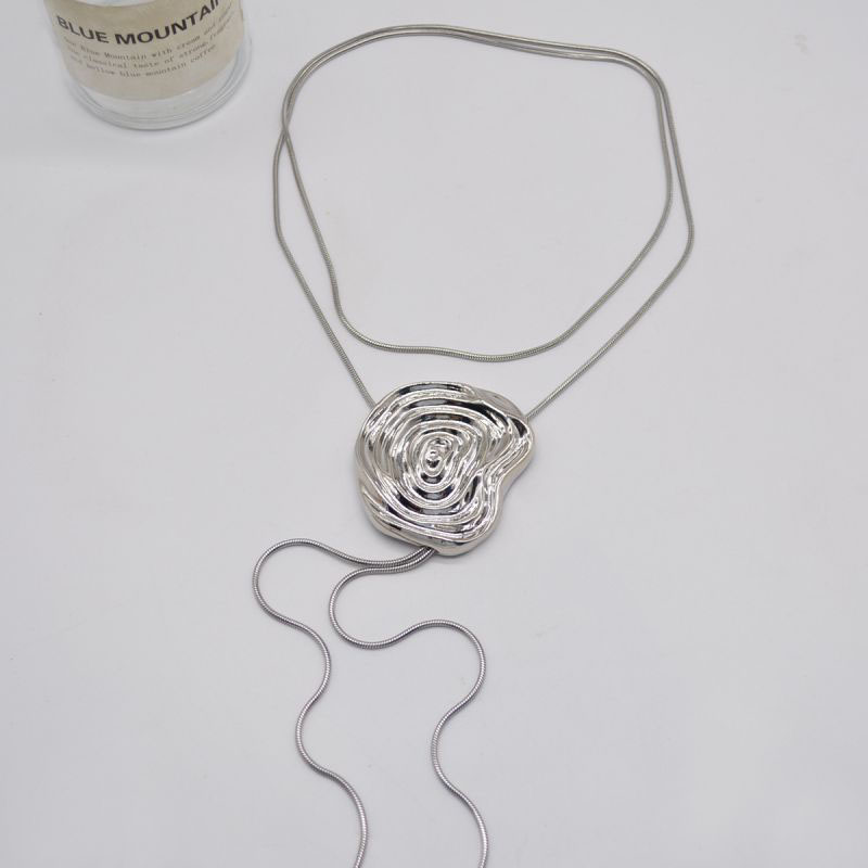 Fashion Silver Three-dimensional Water Pattern Flower Necklace