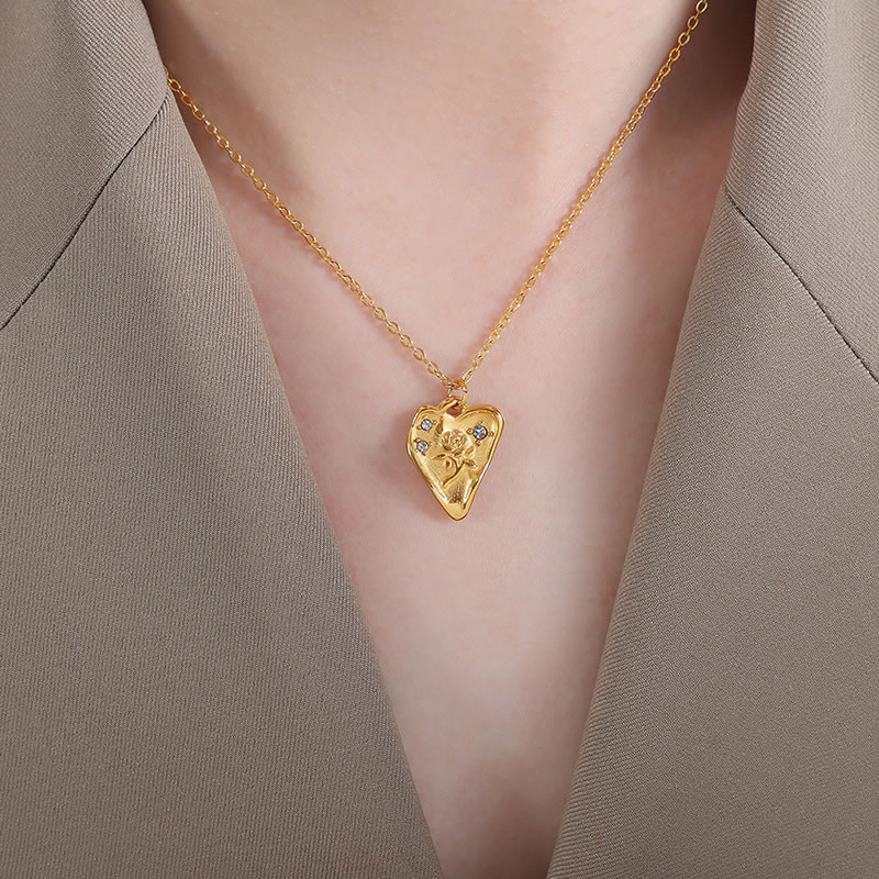 Fashion Gold Titanium Steel Diamond Embossed Heart Necklace