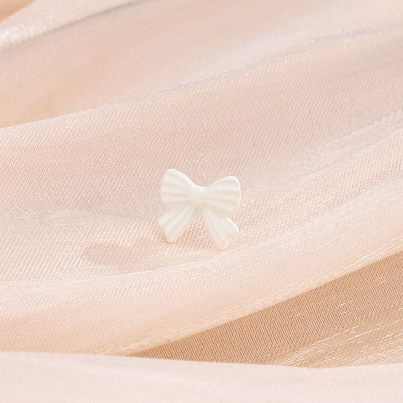 Fashion White Textured Bow Stud Earrings Copper Geometric Textured Bow Stud Earrings (single)