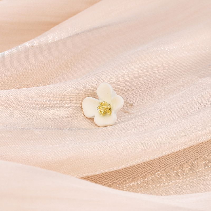 Fashion White Stamen Flower Stud Earrings Copper Geometric Flower Stud Earrings (single)
