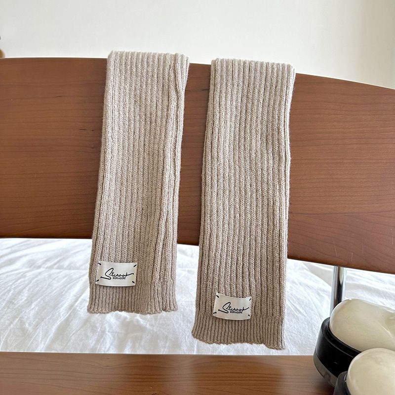 Fashion Oatmeal Color Vertical Striped Knitted Patch Calf Socks