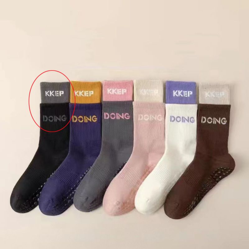 Fashion 1 Pair [black And Gray] Cotton Colorblock Anti-slip Mid-calf Socks