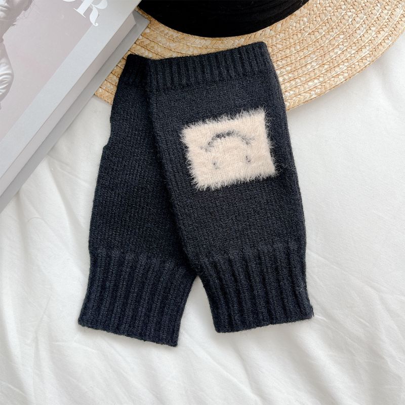 Fashion Black Smiley Polyester Plush Smiley Patch Knitted Half Finger Gloves