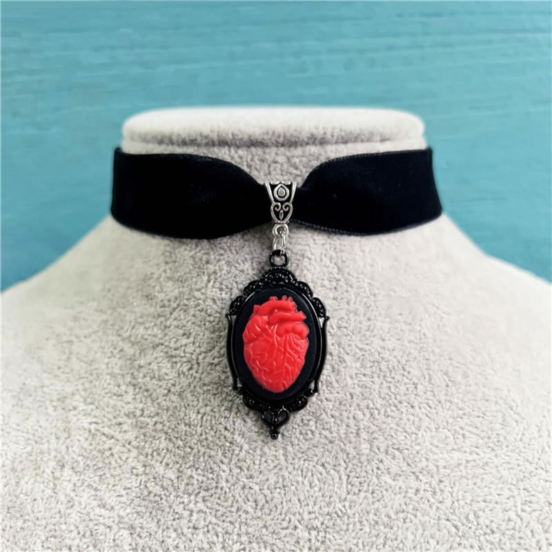 Fashion Heart Alloy Embossed Heart Velvet Necklace