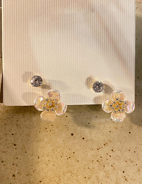 Fashion White Alloy Shell Flower Stud Earrings