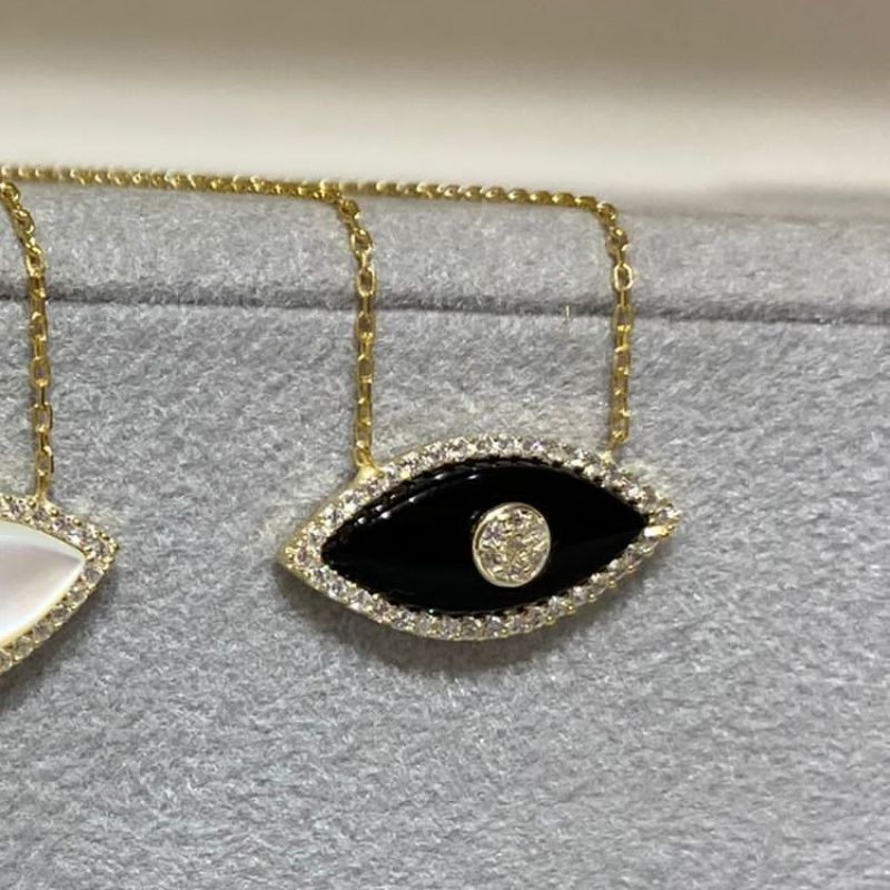 Fashion Black Shellfish Titanium Steel Diamond Eye Necklace