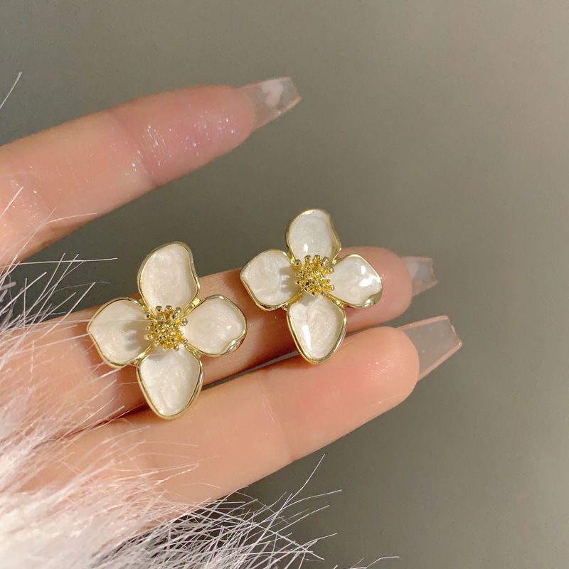 Fashion A Pair Of Flower Earrings Alloy Geometric Flower Earrings