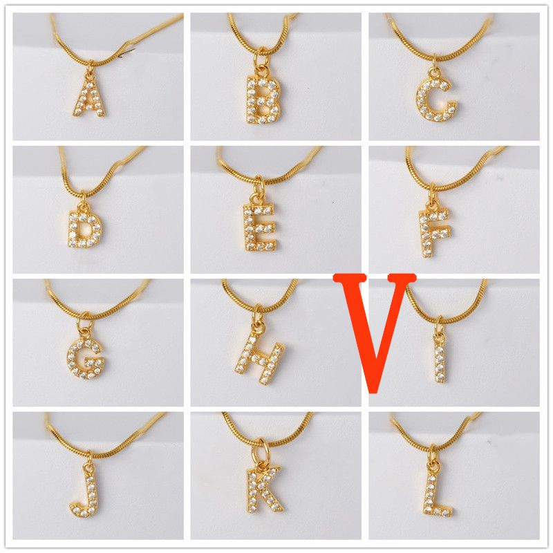 Fashion Golden V Gold Plated Copper And Diamond 26 Letter Necklace