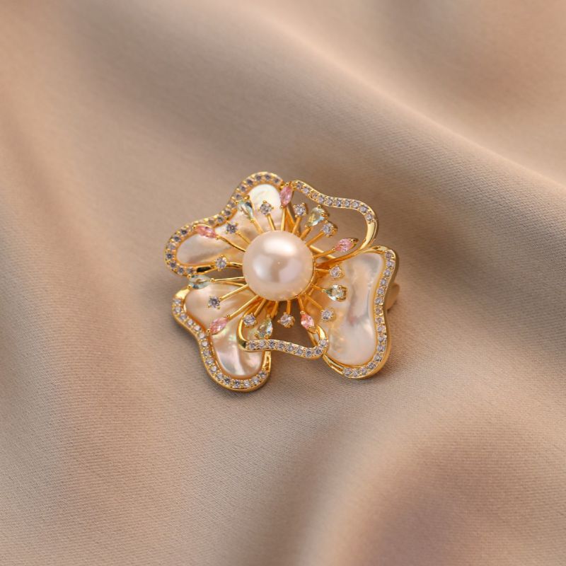 Fashion Gold Copper Diamond Shell Flower Brooch