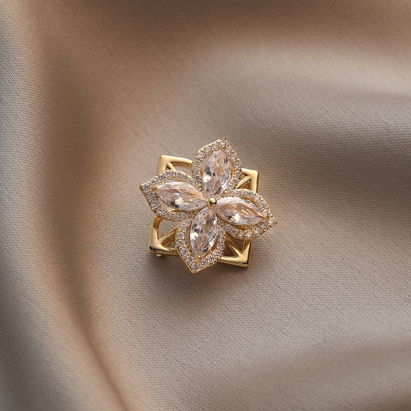Fashion Gold Copper And Diamond Rotating Quatrefoil Brooch