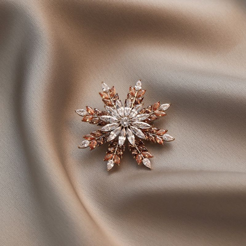 Fashion Silver Copper Diamond Flower Brooch